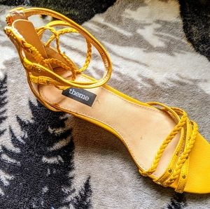 THEME ankle strap heels